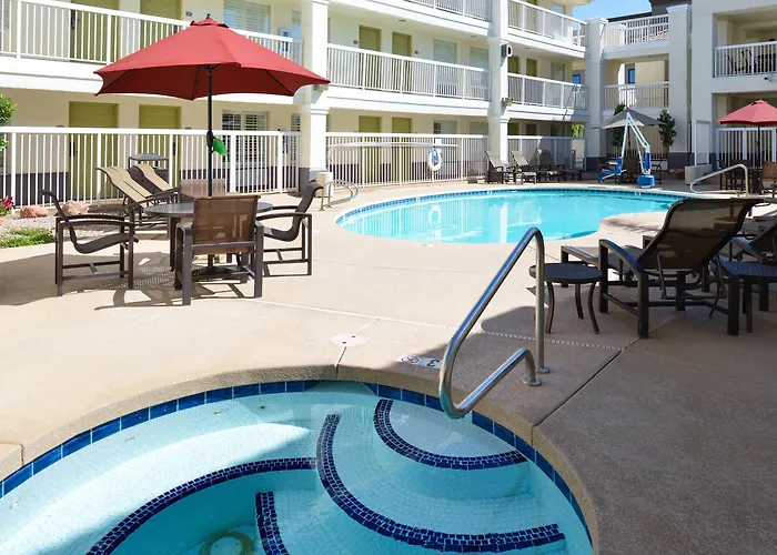Howard Johnson By Wyndham University/phoenix Hotel
