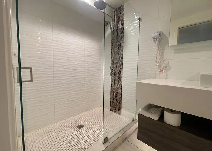 Howard Johnson By Wyndham University/phoenix Hotel 3*
