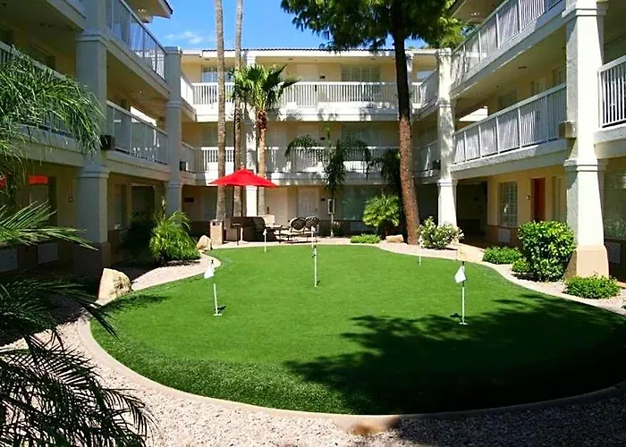 Howard Johnson By Wyndham University/phoenix Hotel